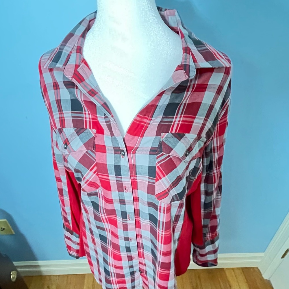 ZAC & RACHEL size med black and red button shirt